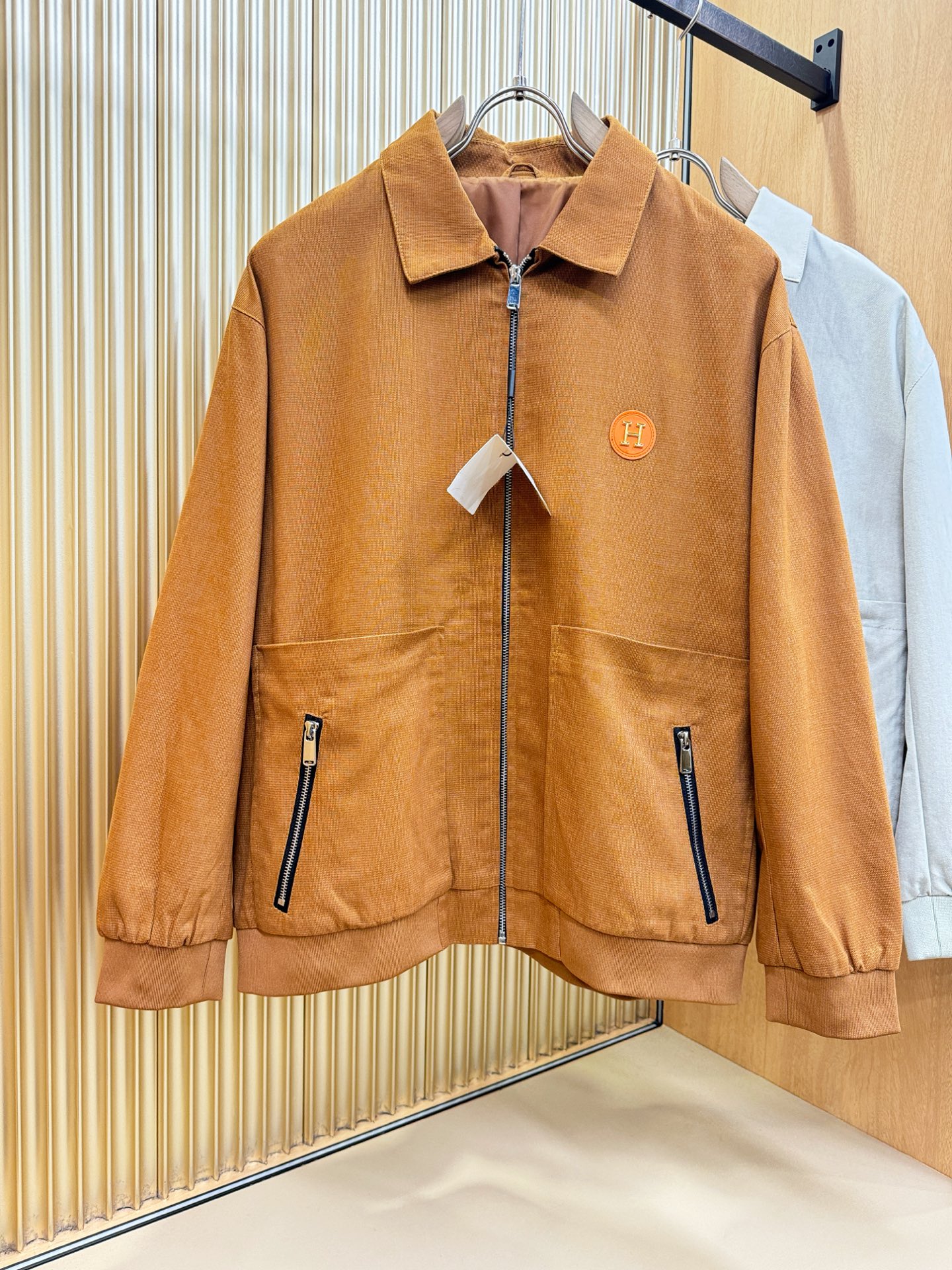 PRADA 普拉达  新款外套，超A原单外套！甄选顶级面料打造、搭配经典Logo设计，高端典雅！官网原版