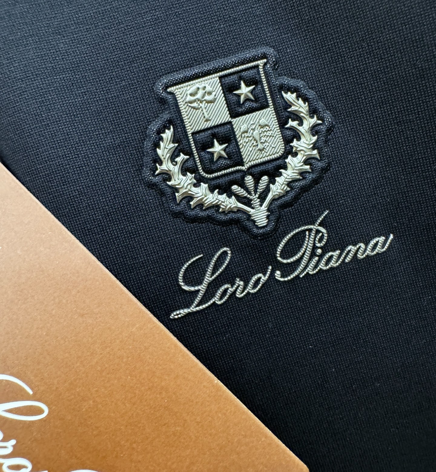 Loro Piana诺悠翩雅 顶级品质 2026新品短袖！原版定制面料，手感柔软。顶级进口私货，时尚设计