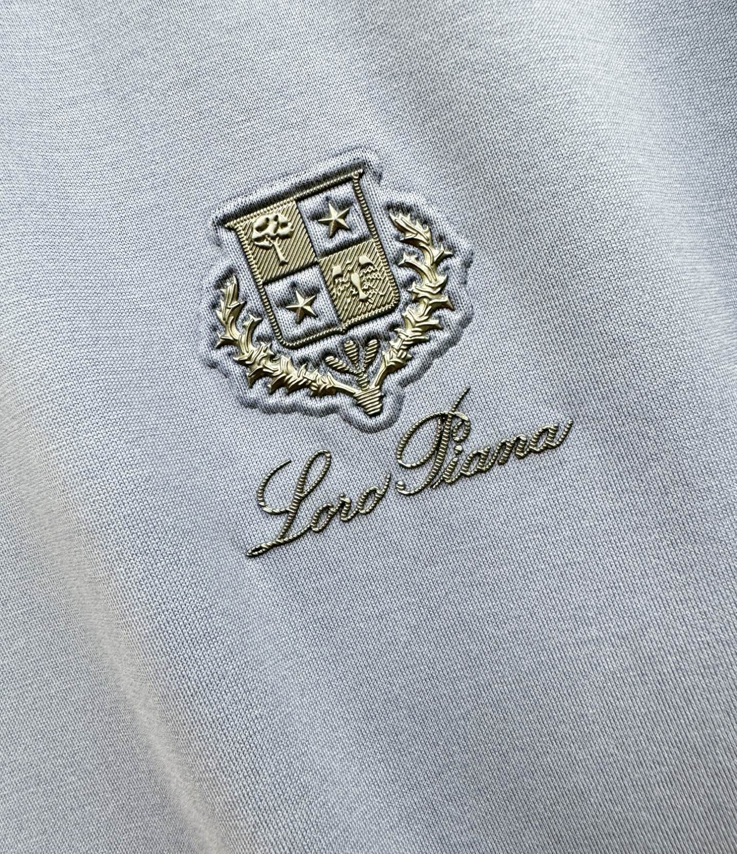 Loro Piana诺悠翩雅 顶级品质 2026新品短袖！原版定制面料，手感柔软。顶级进口私货，时尚设计