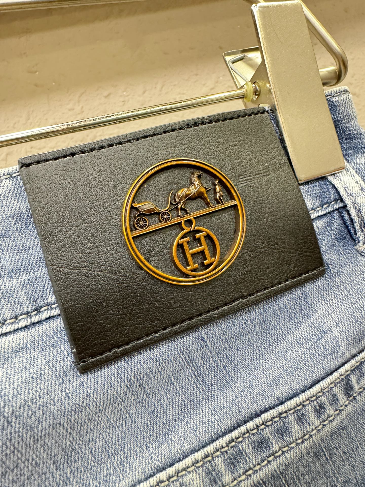 Hermès爱马仕 专柜新品，原版牛仔裤 原版重工打造，品牌经典LOGO设计，三标齐全！原版五金辅料。专