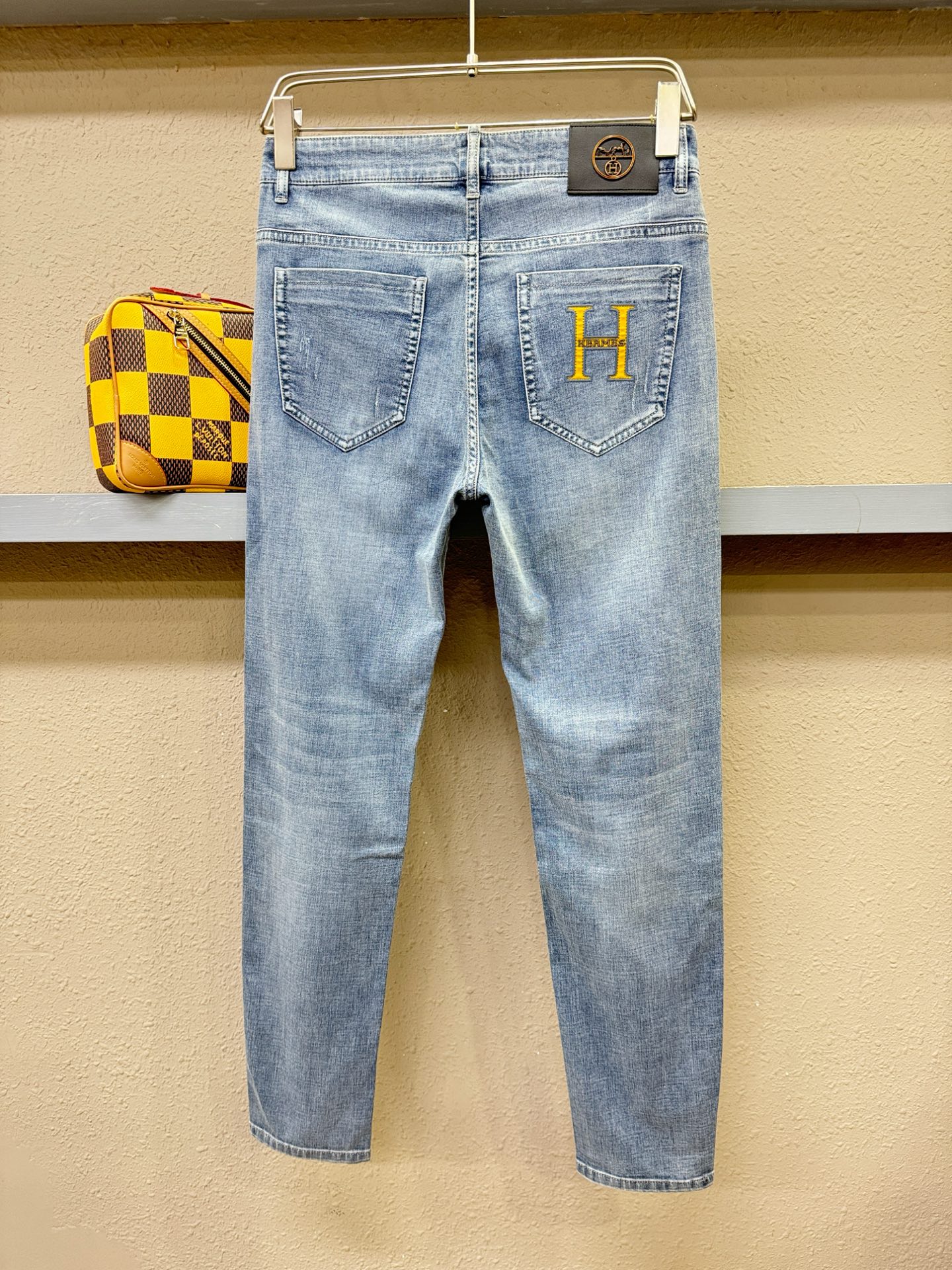 Hermès爱马仕 专柜新品，原版牛仔裤 原版重工打造，品牌经典LOGO设计，三标齐全！原版五金辅料。专