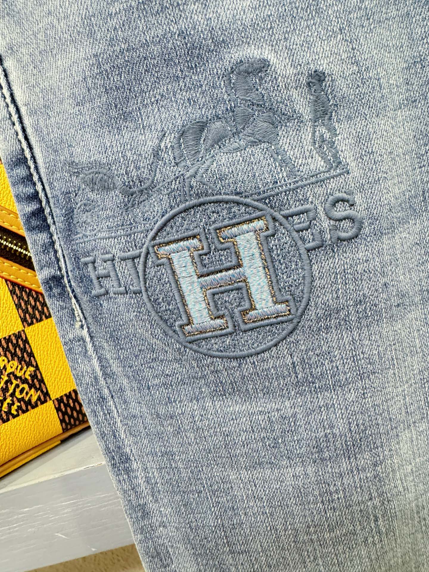 Hermès爱马仕 专柜新品，原版牛仔裤 原版重工打造，品牌经典LOGO设计，三标齐全！原版五金辅料。专
