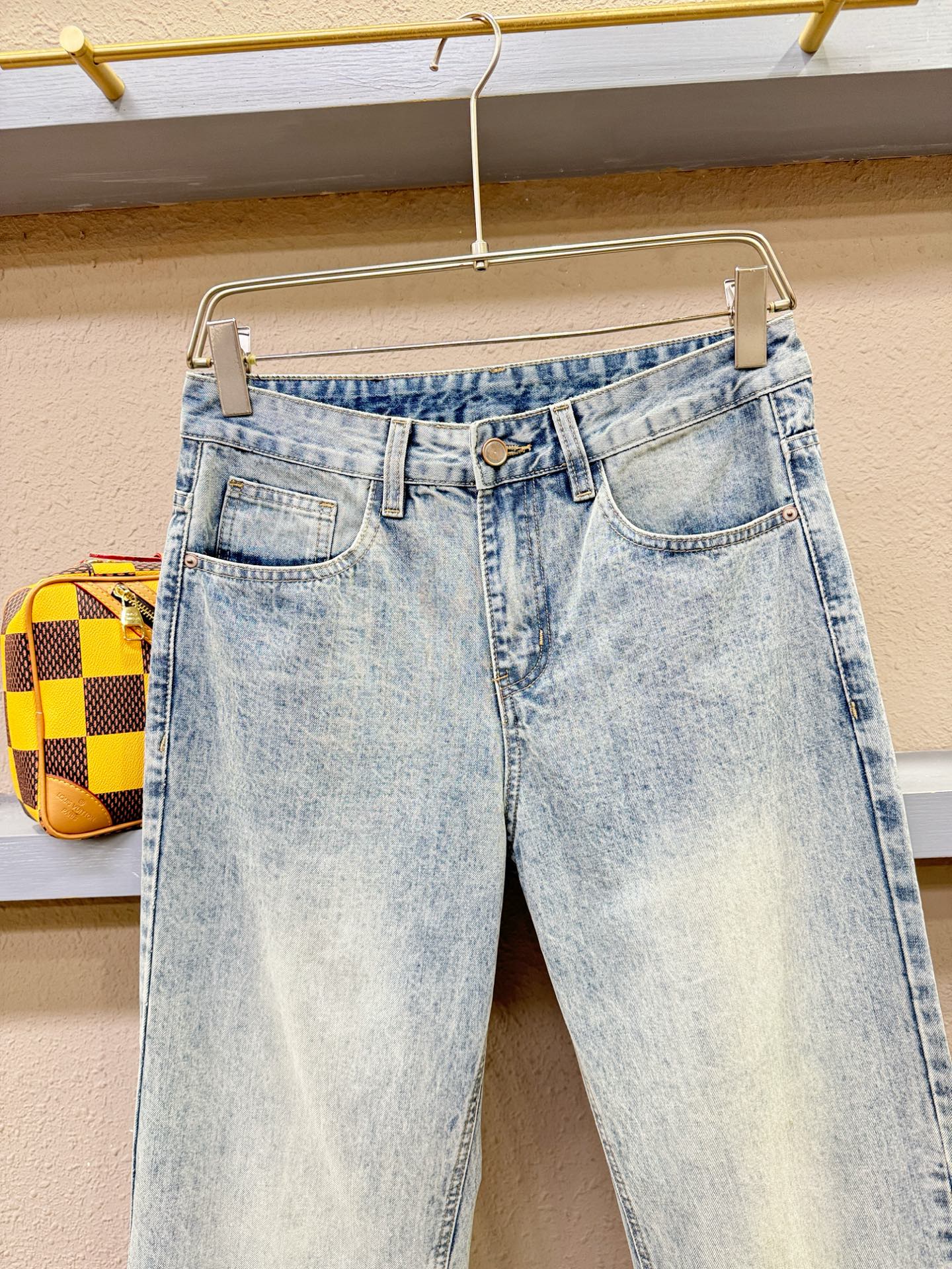 Versace 范思哲  专柜新品，原版牛仔裤 原版重工打造，品牌经典LOGO设计，三标齐全！原版五金辅