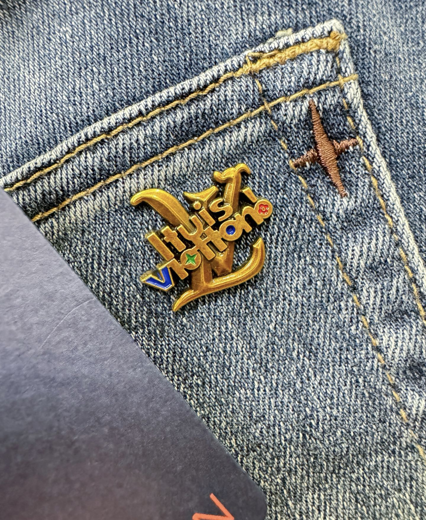 LV路易威登  专柜新品，原版牛仔裤 原版重工打造，品牌经典LOGO设计，三标齐全！原版五金辅料。专柜定