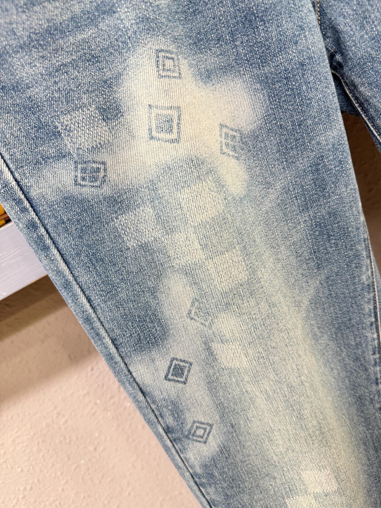 LV路易威登  专柜新品，原版牛仔裤 原版重工打造，品牌经典LOGO设计，三标齐全！原版五金辅料。专柜定