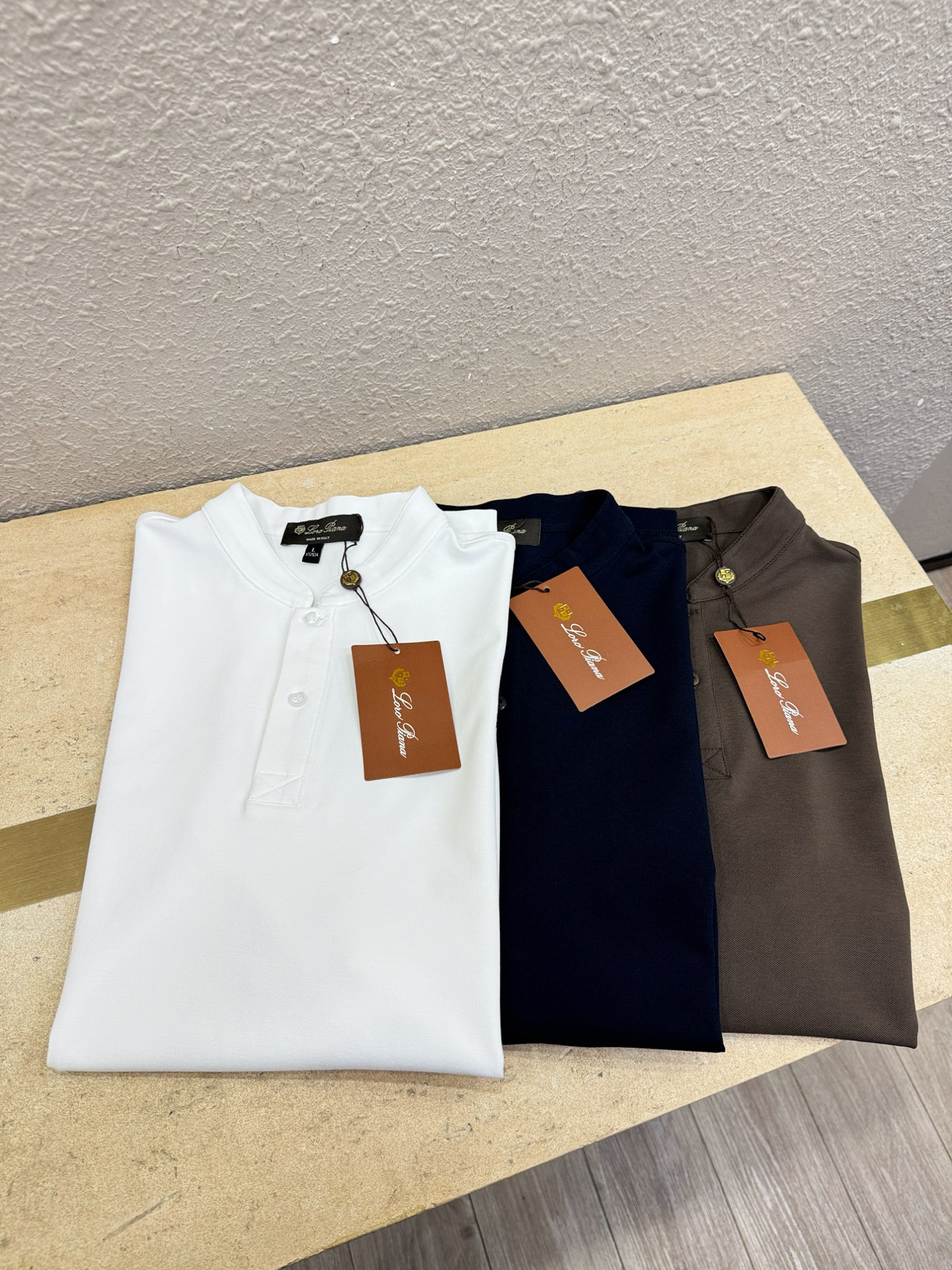 Loro Piana诺悠翩雅 顶级品质 2026新品短袖！原版定制面料，手感柔软。顶级进口私货，时尚设计