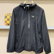 套装 PRADA 普拉达 2026春夏经典防晒套装,面料超软面料帅酷爆款薄套装,时尚都市百搭款款,夏季必 套装 PRADA 普拉达 2026春夏经典防晒套装,面料超软面料帅酷爆款薄套装,时尚都市百搭款款,夏季必