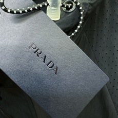 套装 PRADA 普拉达 2026春夏经典防晒套装,面料超软面料帅酷爆款薄套装,时尚都市百搭款款,夏季必 套装 PRADA 普拉达 2026春夏经典防晒套装,面料超软面料帅酷爆款薄套装,时尚都市百搭款款,夏季必