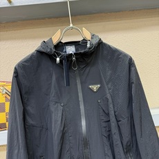 套装 PRADA 普拉达 2026春夏经典防晒套装,面料超软面料帅酷爆款薄套装,时尚都市百搭款款,夏季必 套装 PRADA 普拉达 2026春夏经典防晒套装,面料超软面料帅酷爆款薄套装,时尚都市百搭款款,夏季必