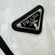 套装 PRADA 普拉达 2026春夏经典防晒套装,面料超软面料帅酷爆款薄套装,时尚都市百搭款款,夏季必 套装 PRADA 普拉达 2026春夏经典防晒套装,面料超软面料帅酷爆款薄套装,时尚都市百搭款款,夏季必