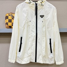 套装 PRADA 普拉达 2026春夏经典防晒套装,面料超软面料帅酷爆款薄套装,时尚都市百搭款款,夏季必 套装 PRADA 普拉达 2026春夏经典防晒套装,面料超软面料帅酷爆款薄套装,时尚都市百搭款款,夏季必