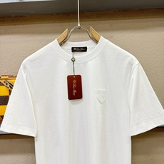 (最大可穿240斤) Loro Piana诺悠翩雅 2026春夏新款短袖T恤!走秀图案时尚休闲短袖T恤衫 (最大可穿240斤) Loro Piana诺悠翩雅 2026春夏新款短袖T恤!走秀图案时尚休闲短袖T恤衫