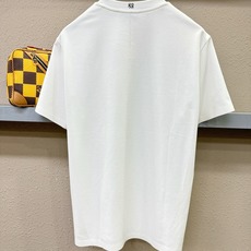 (最大可穿240斤) LOEWE罗意威 2026春夏新款短袖T恤!走秀图案时尚休闲短袖T恤衫!设计log (最大可穿240斤) LOEWE罗意威 2026春夏新款短袖T恤!走秀图案时尚休闲短袖T恤衫!设计log