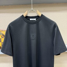 (最大可穿240斤) LOEWE罗意威 2026春夏新款短袖T恤!走秀图案时尚休闲短袖T恤衫!设计log (最大可穿240斤) LOEWE罗意威 2026春夏新款短袖T恤!走秀图案时尚休闲短袖T恤衫!设计log