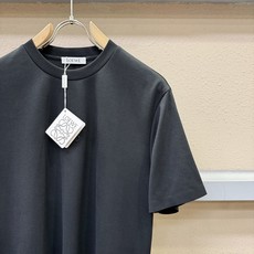(最大可穿240斤) LOEWE罗意威 2026春夏新款短袖T恤!走秀图案时尚休闲短袖T恤衫!设计log (最大可穿240斤) LOEWE罗意威 2026春夏新款短袖T恤!走秀图案时尚休闲短袖T恤衫!设计log
