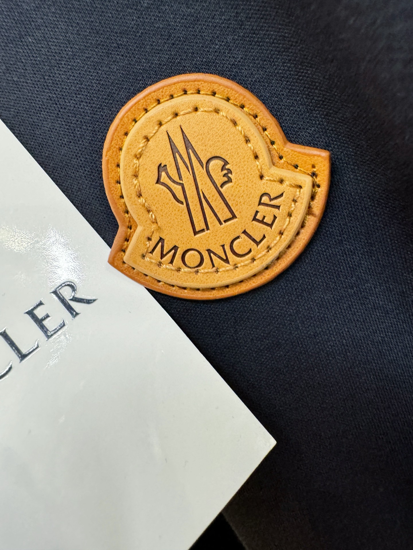 Moncler蒙口 2026春夏新款首发专柜最新款翻领短袖，高端订制 设计前卫时尚！品牌logo重工艺设