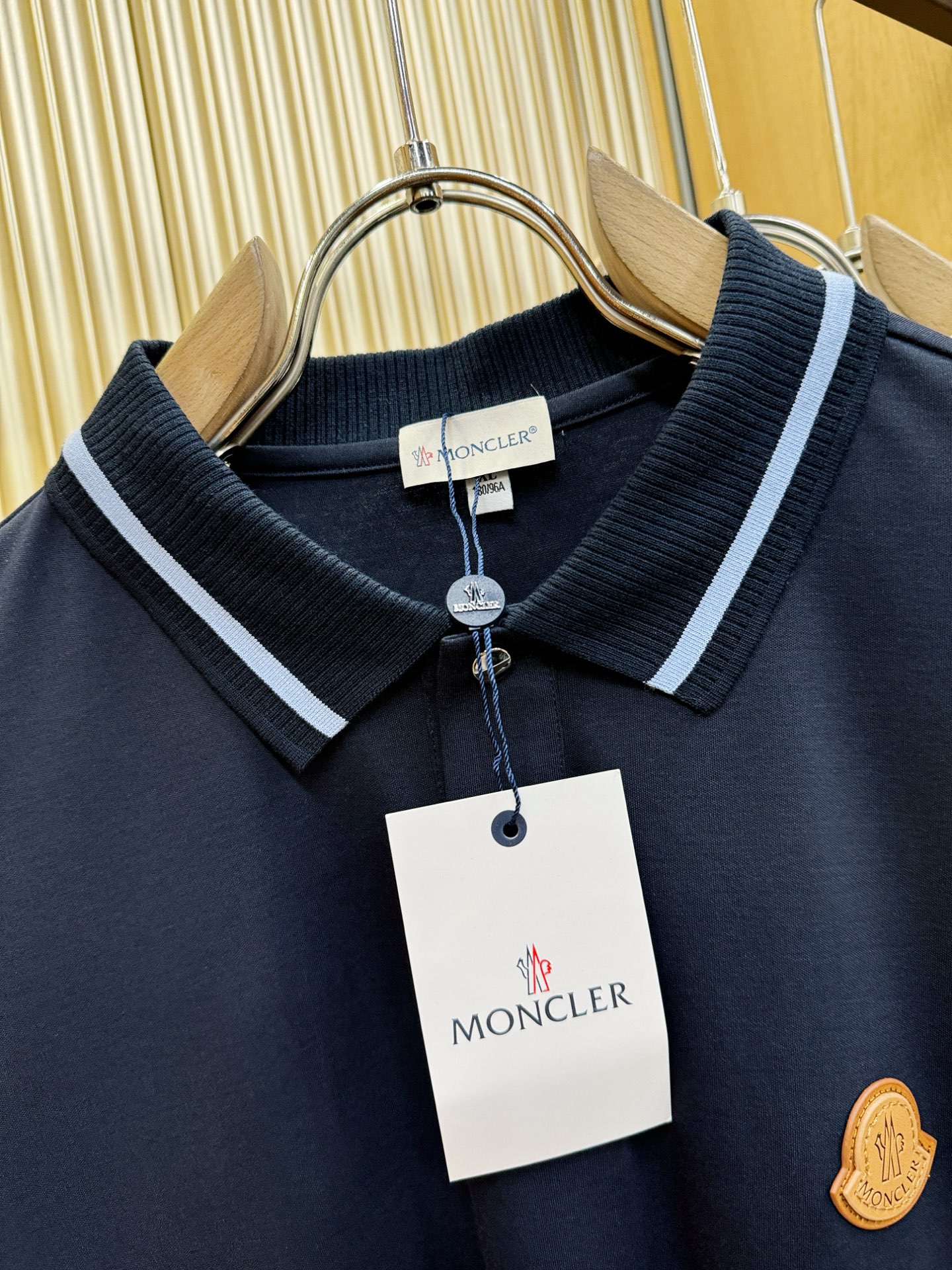 Moncler蒙口 2026春夏新款首发专柜最新款翻领短袖，高端订制 设计前卫时尚！品牌logo重工艺设