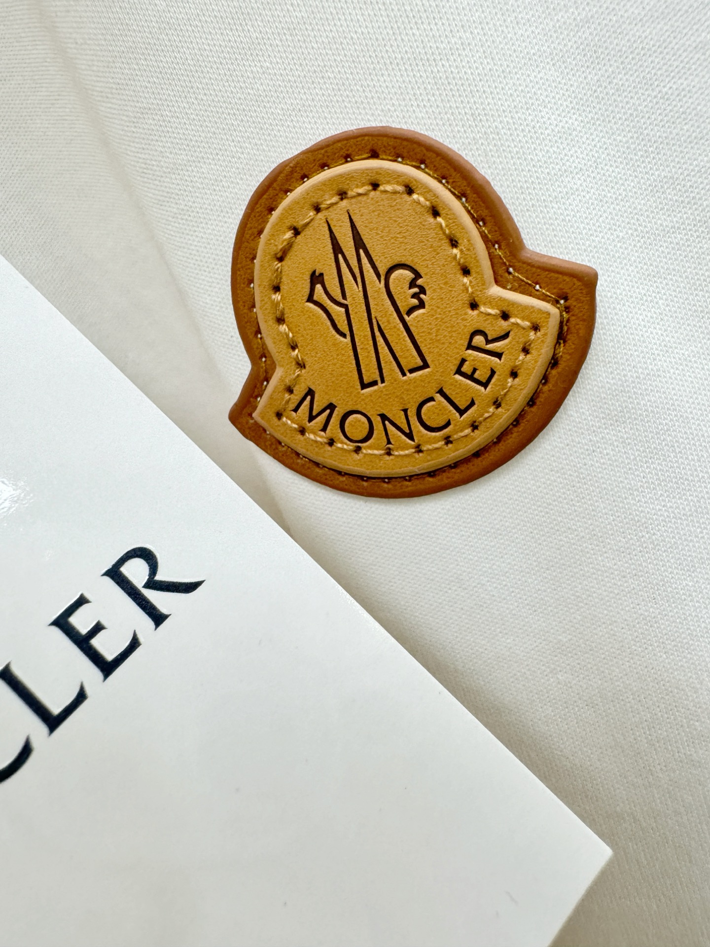 Moncler蒙口 2026春夏新款首发专柜最新款翻领短袖，高端订制 设计前卫时尚！品牌logo重工艺设