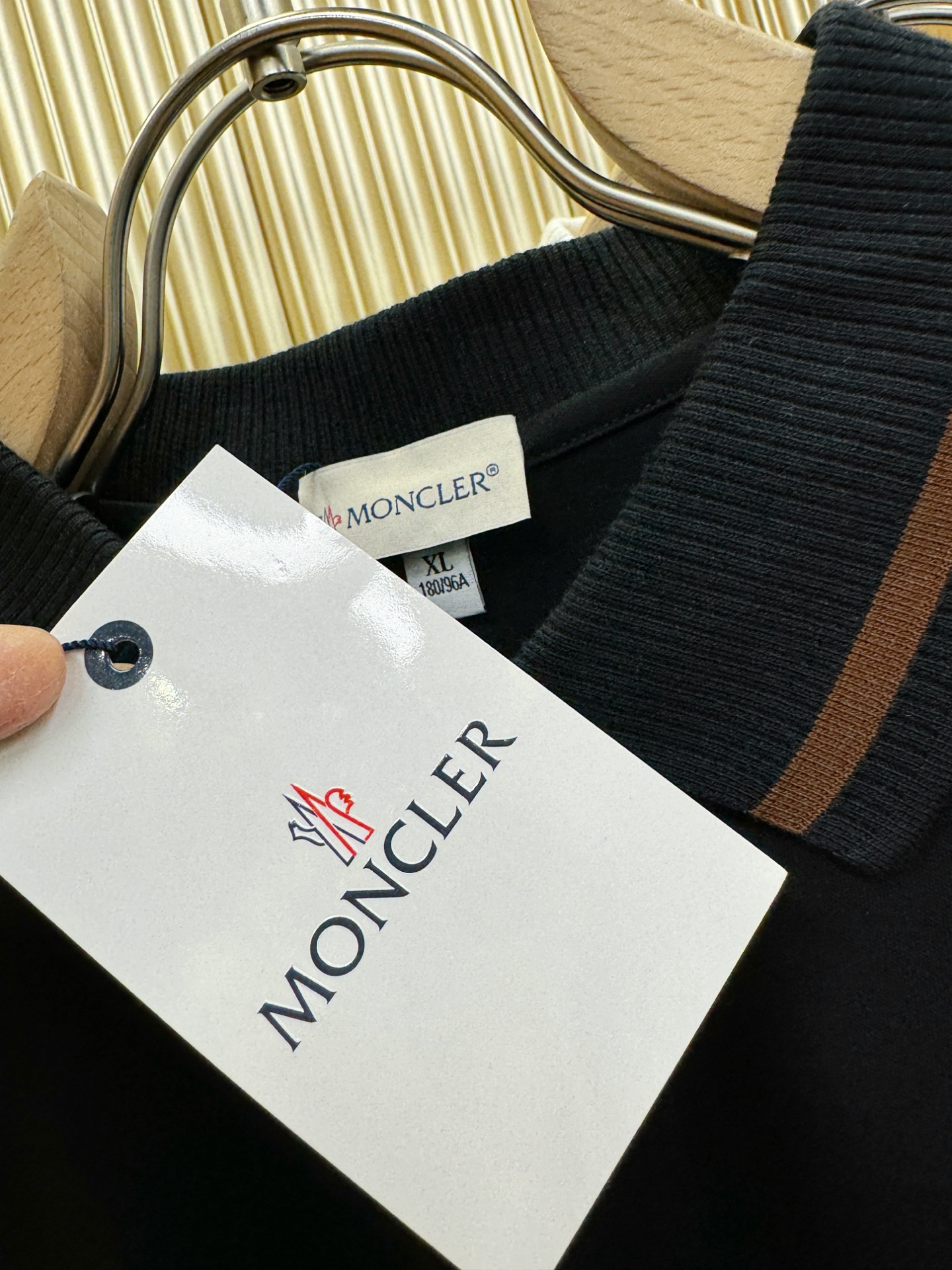 Moncler蒙口 2026春夏新款首发专柜最新款翻领短袖，高端订制 设计前卫时尚！品牌logo重工艺设