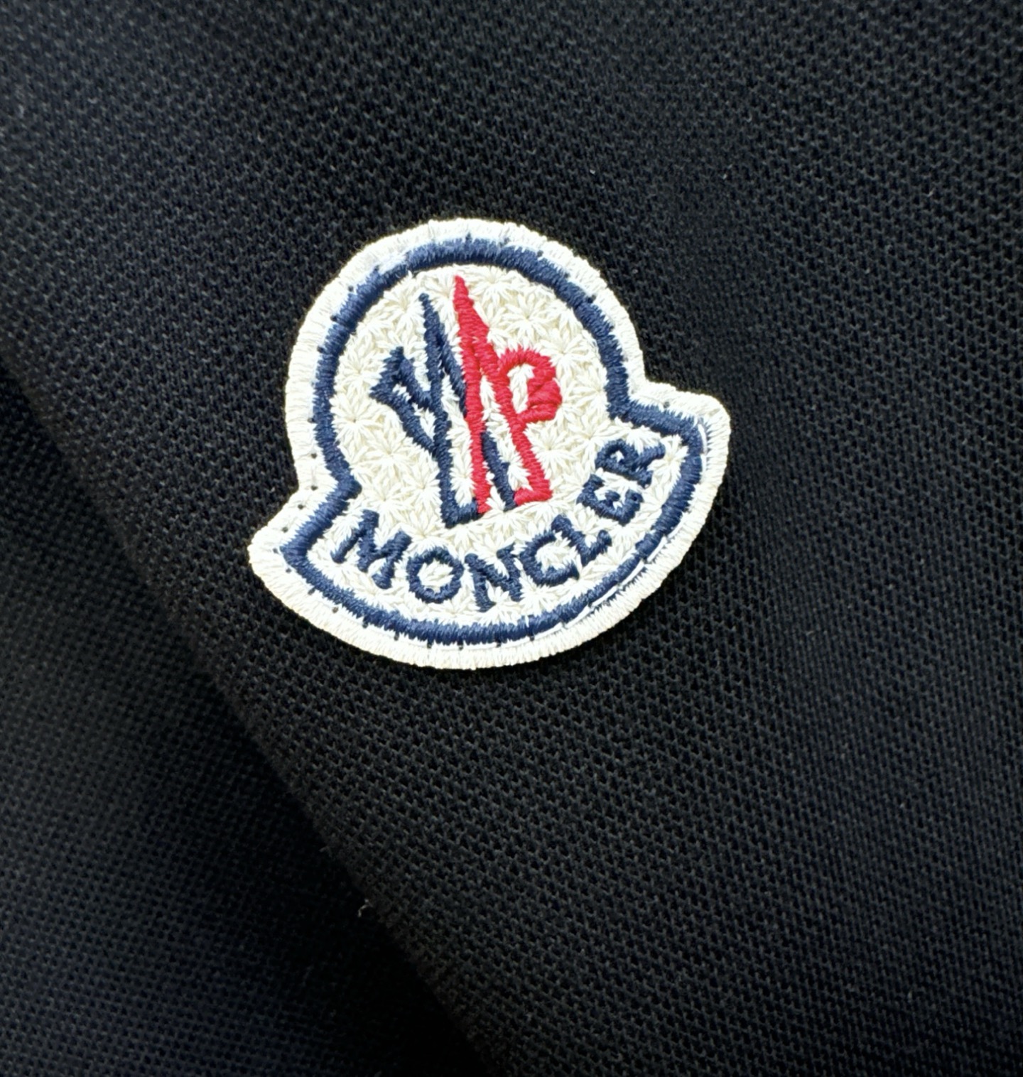 Moncler蒙口 2026春夏新款首发专柜最新款翻领短袖，丝光珠地棉面料，高端订制 设计前卫时尚！品牌