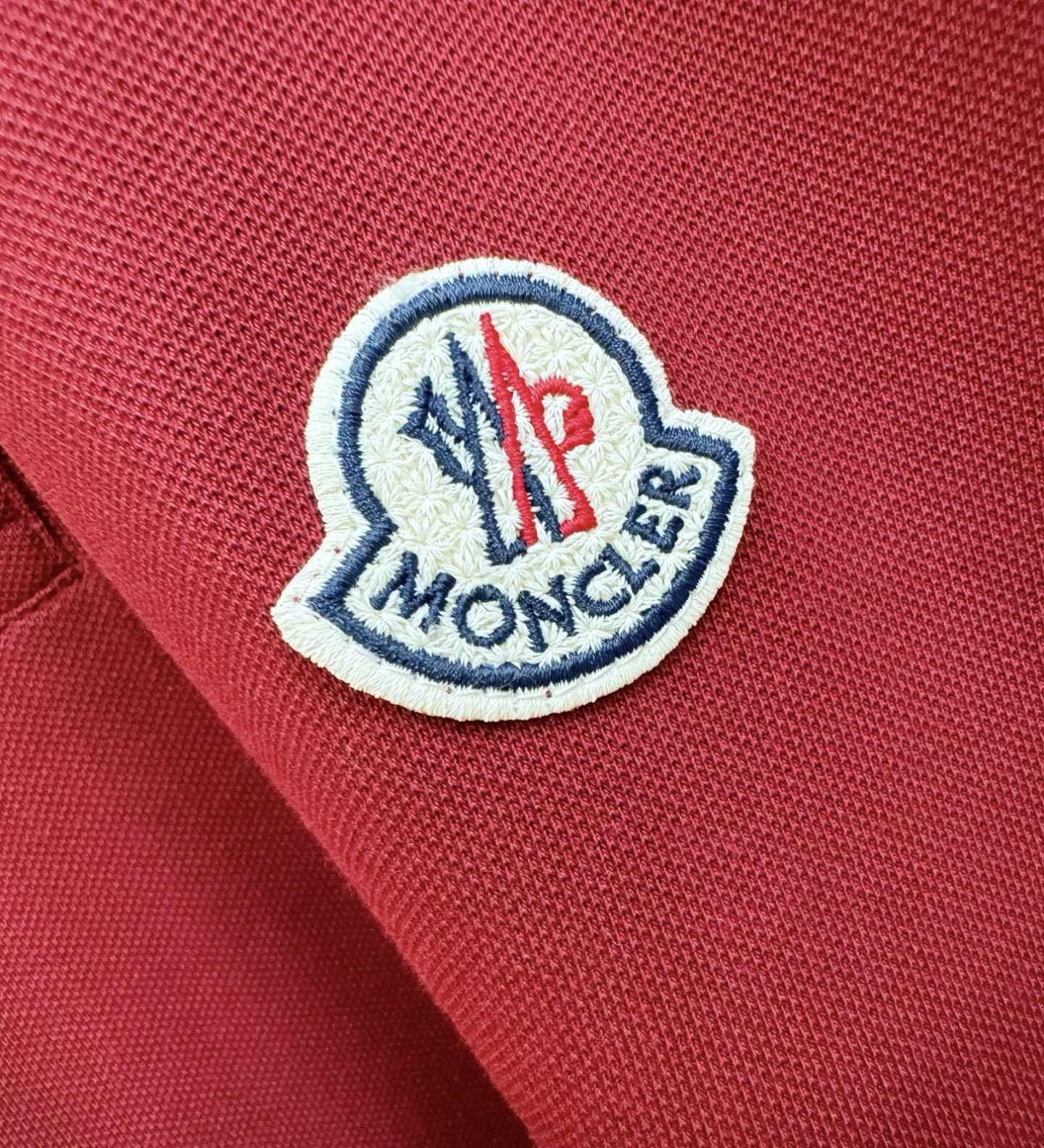 Moncler蒙口 2026春夏新款首发专柜最新款翻领短袖，丝光珠地棉面料，高端订制 设计前卫时尚！品牌