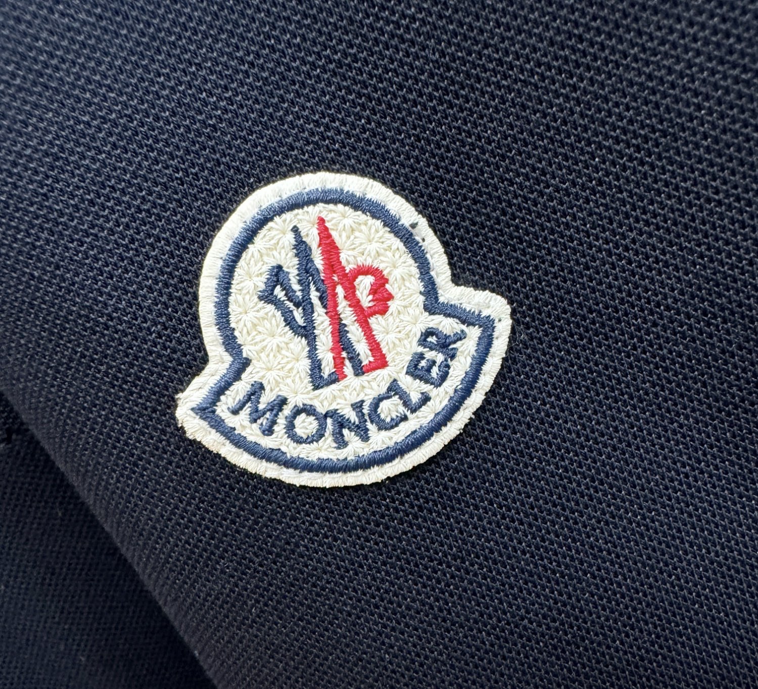 Moncler蒙口 2026春夏新款首发专柜最新款翻领短袖，丝光珠地棉面料，高端订制 设计前卫时尚！品牌