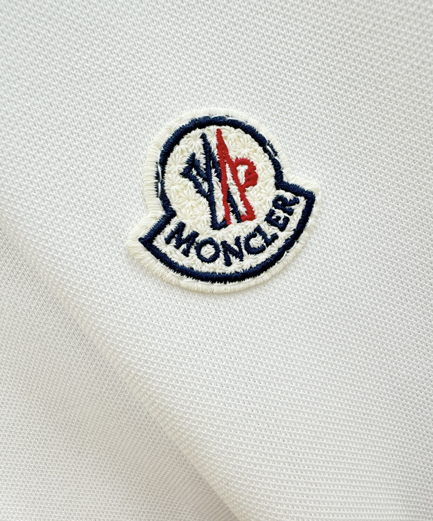 Moncler蒙口 2026春夏新款首发专柜最新款翻领短袖，丝光珠地棉面料，高端订制 设计前卫时尚！品牌