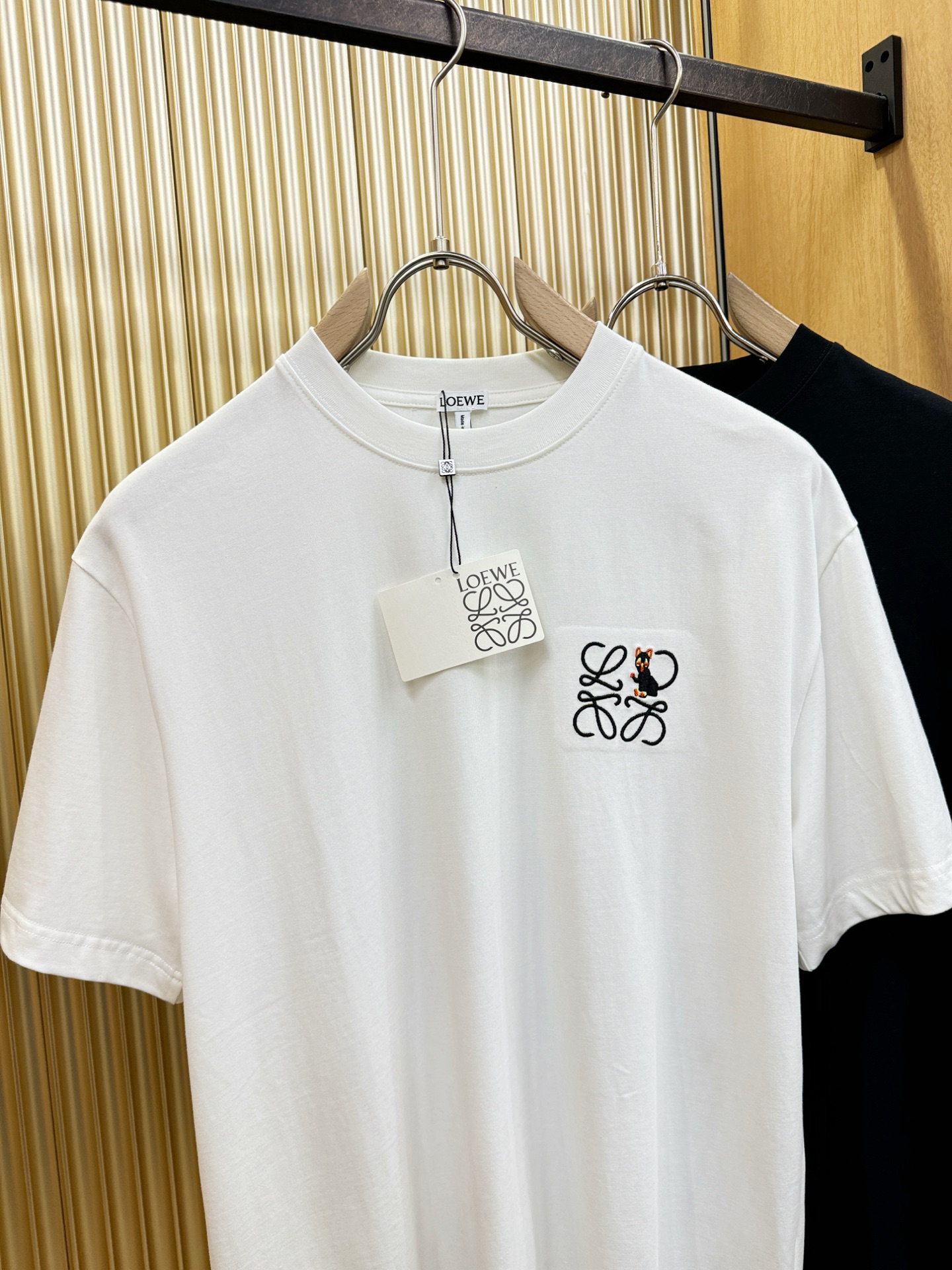 LOEWE罗意威 2026新款短袖T恤！男女同款！走秀图案时尚休闲短袖T恤衫！设计logo设计！极具设计