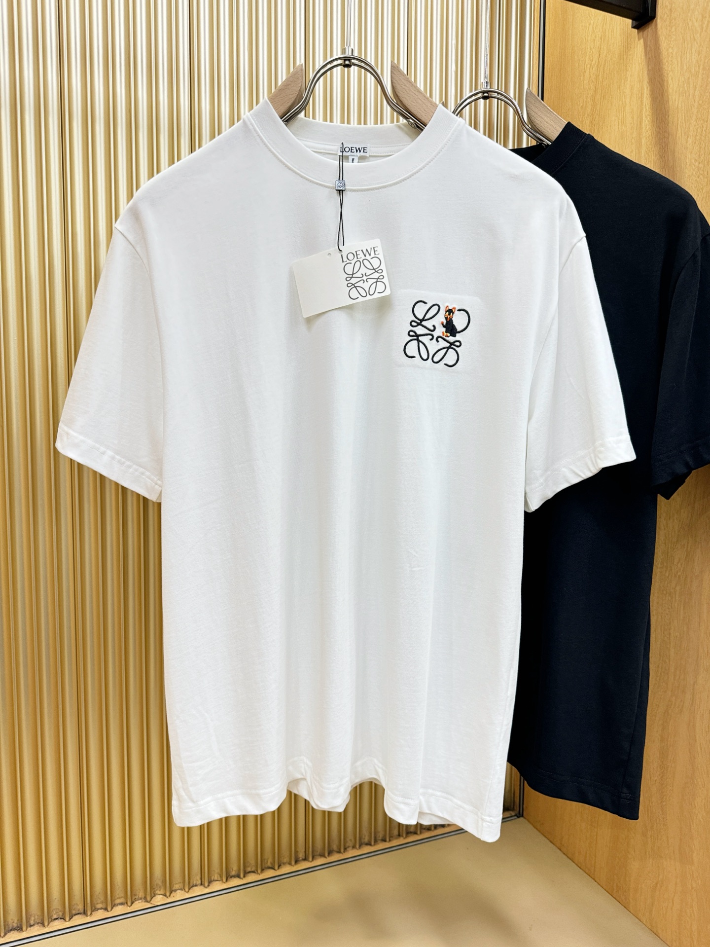 LOEWE罗意威 2026新款短袖T恤！男女同款！走秀图案时尚休闲短袖T恤衫！设计logo设计！极具设计