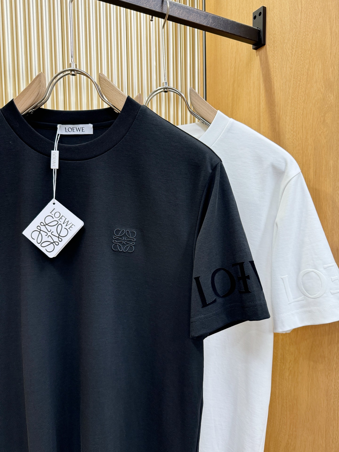 (最大可穿240斤) LOEWE罗意威 2026春夏新款短袖T恤！走秀图案时尚休闲短袖T恤衫！设计log