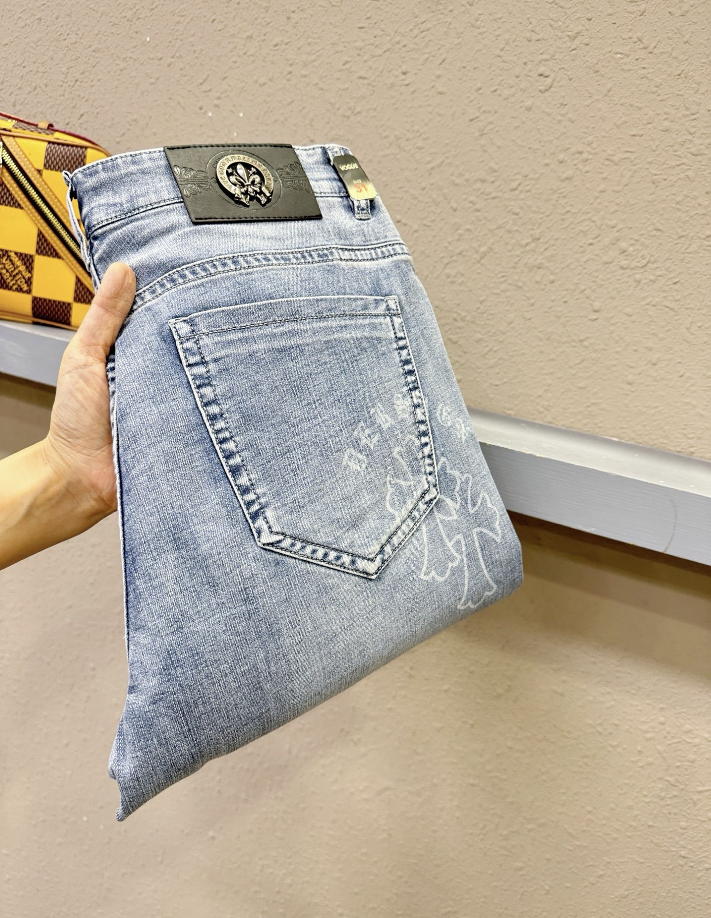 CHROME HEARTS 克罗心 专柜新品，原版牛仔裤 原版重工打造，品牌经典LOGO设计，三标齐全！