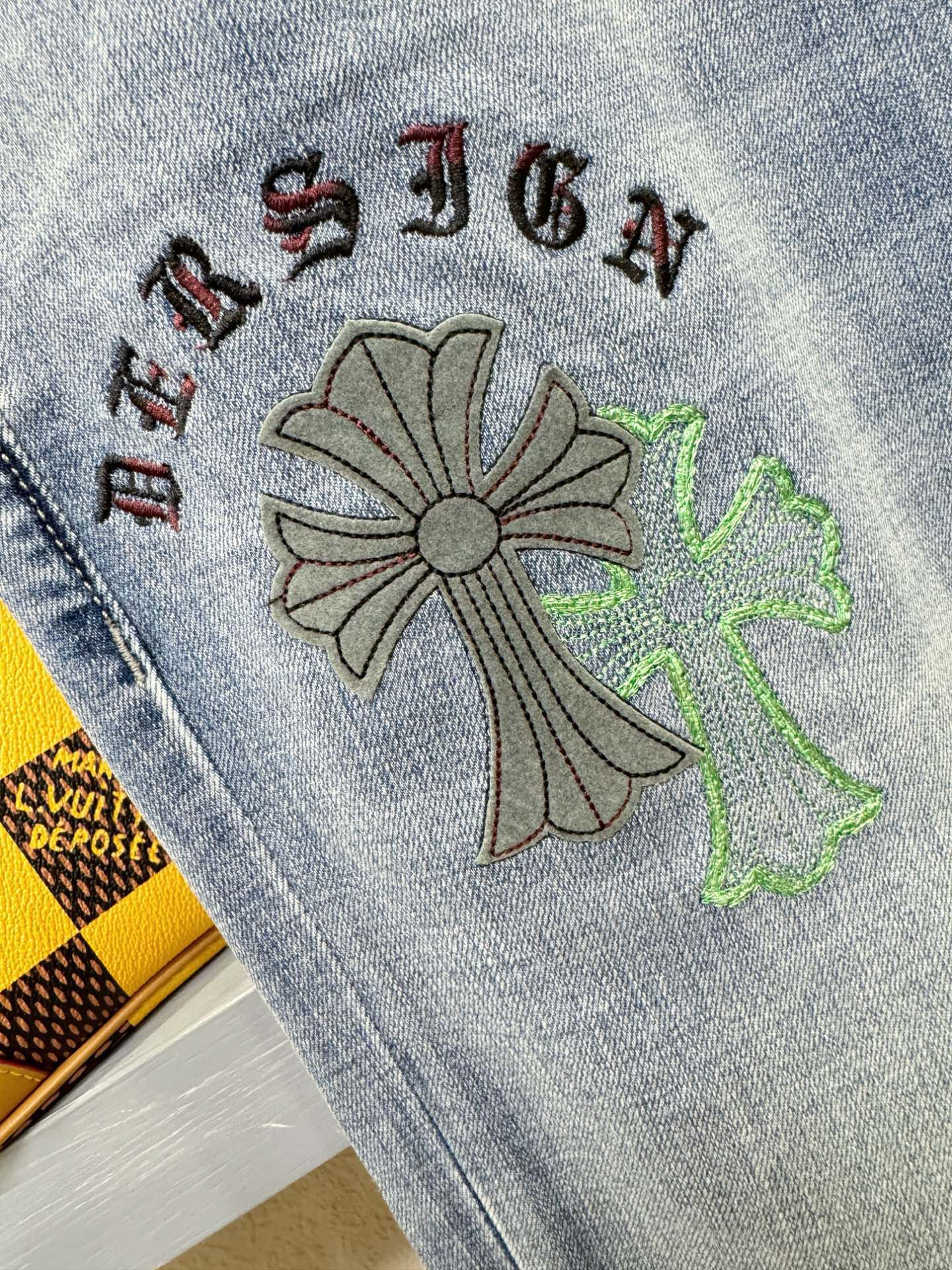 CHROME HEARTS 克罗心 专柜新品，原版牛仔裤 原版重工打造，品牌经典LOGO设计，三标齐全！