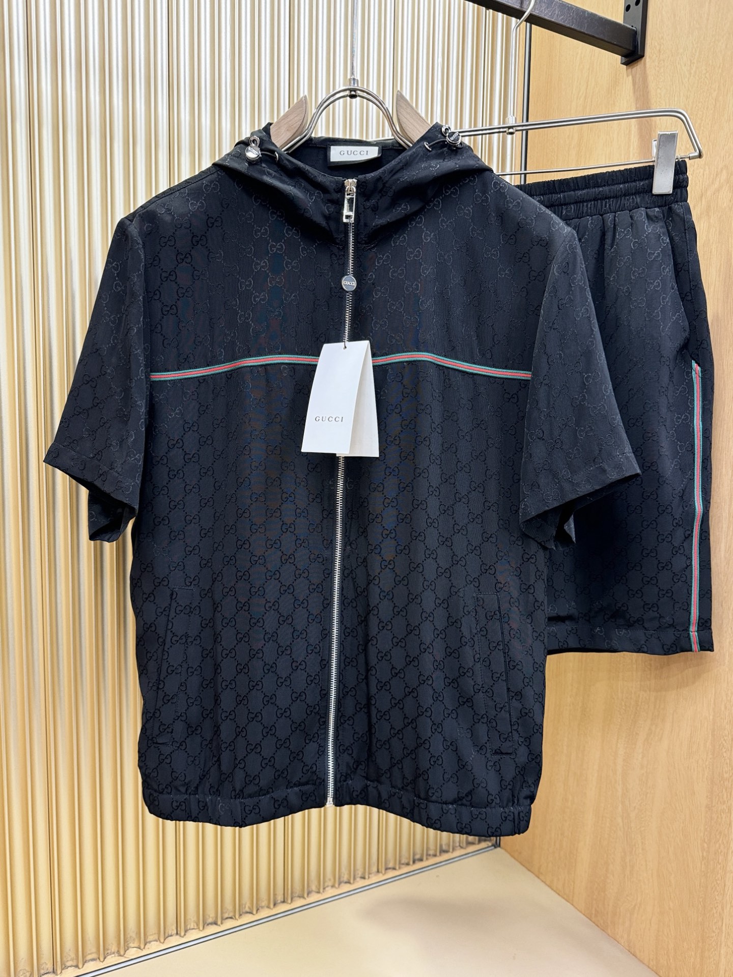 套装 Gucci古奇 2026新款休闲套装，细节精致高级，高级感满满。定制高端面料，上身挺括有型，舒适不