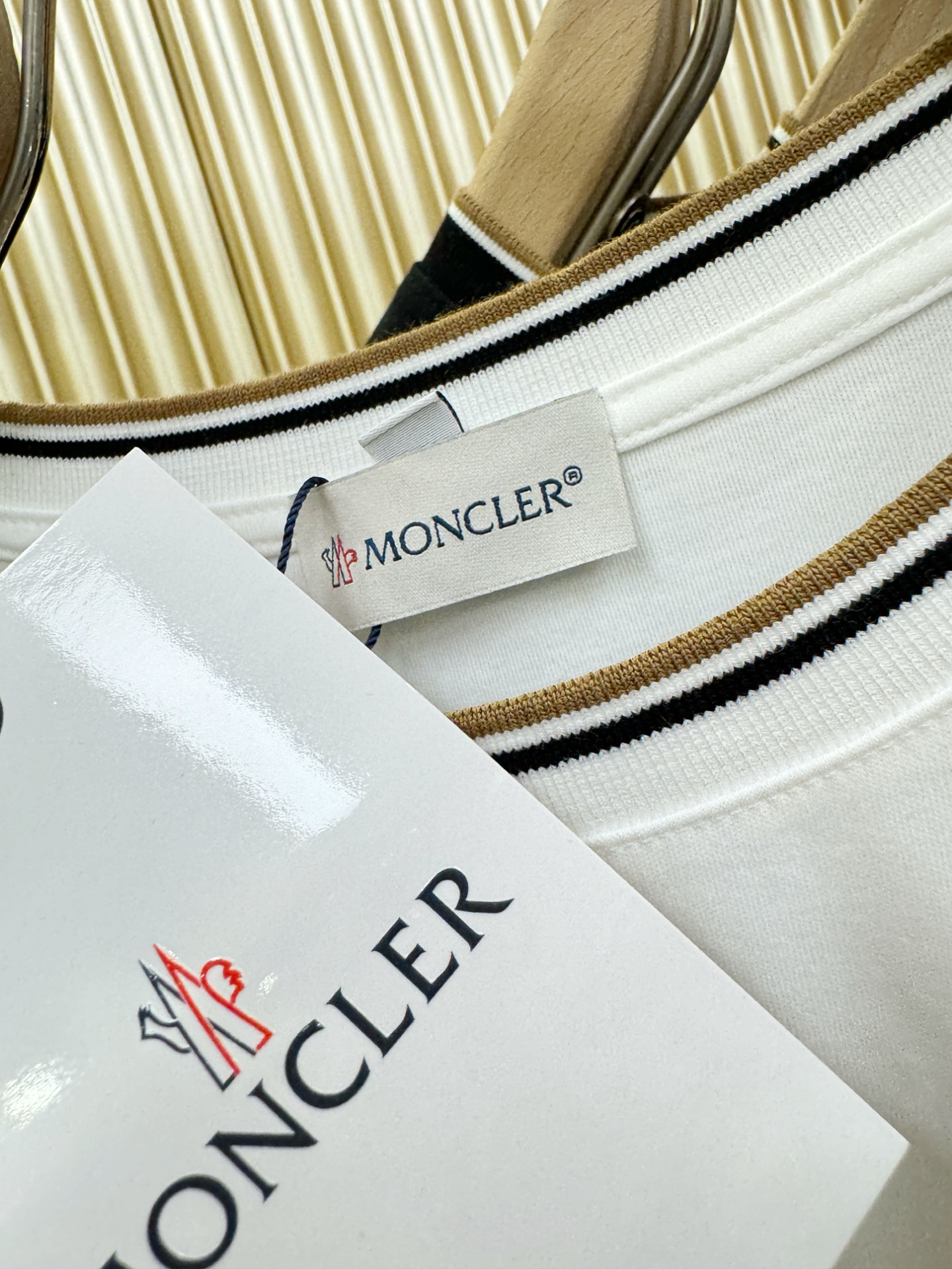Moncler蒙口 2026新款短袖T恤！男女同款！走秀图案时尚休闲短袖T恤衫！设计logo设计！极具设