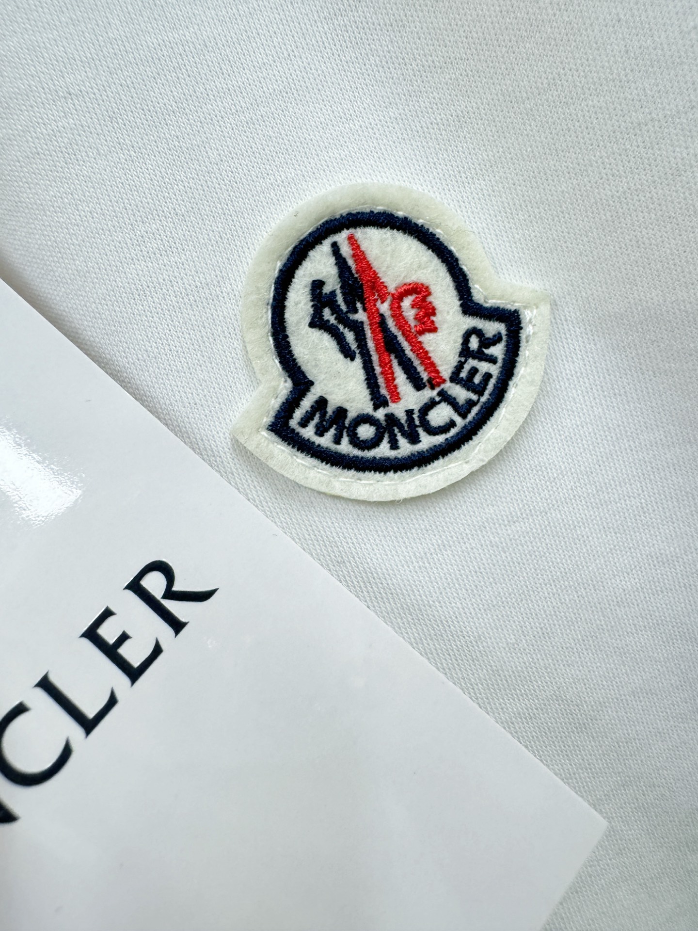 Moncler蒙口 2026新款短袖T恤！男女同款！走秀图案时尚休闲短袖T恤衫！设计logo设计！极具设