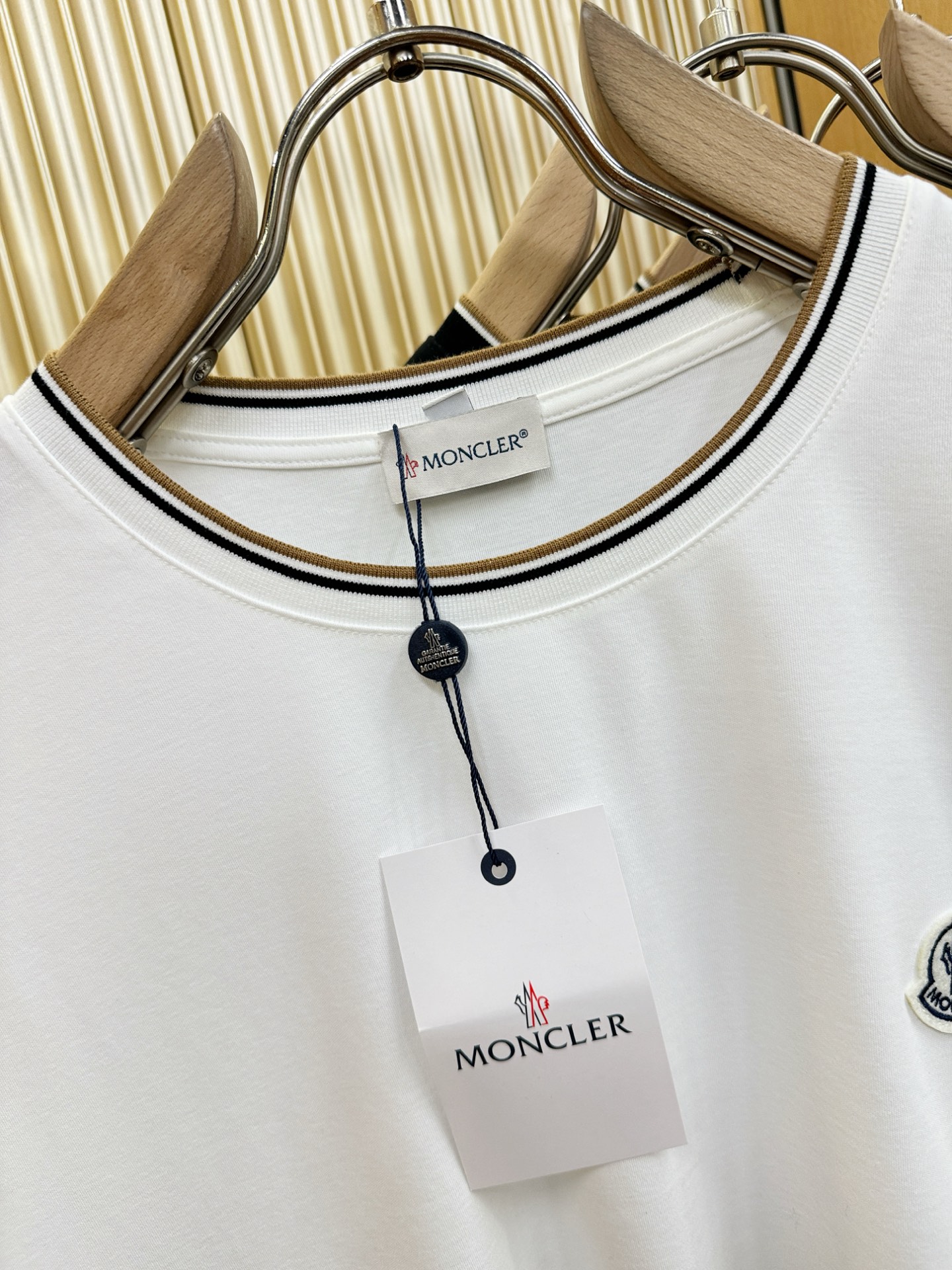 Moncler蒙口 2026新款短袖T恤！男女同款！走秀图案时尚休闲短袖T恤衫！设计logo设计！极具设