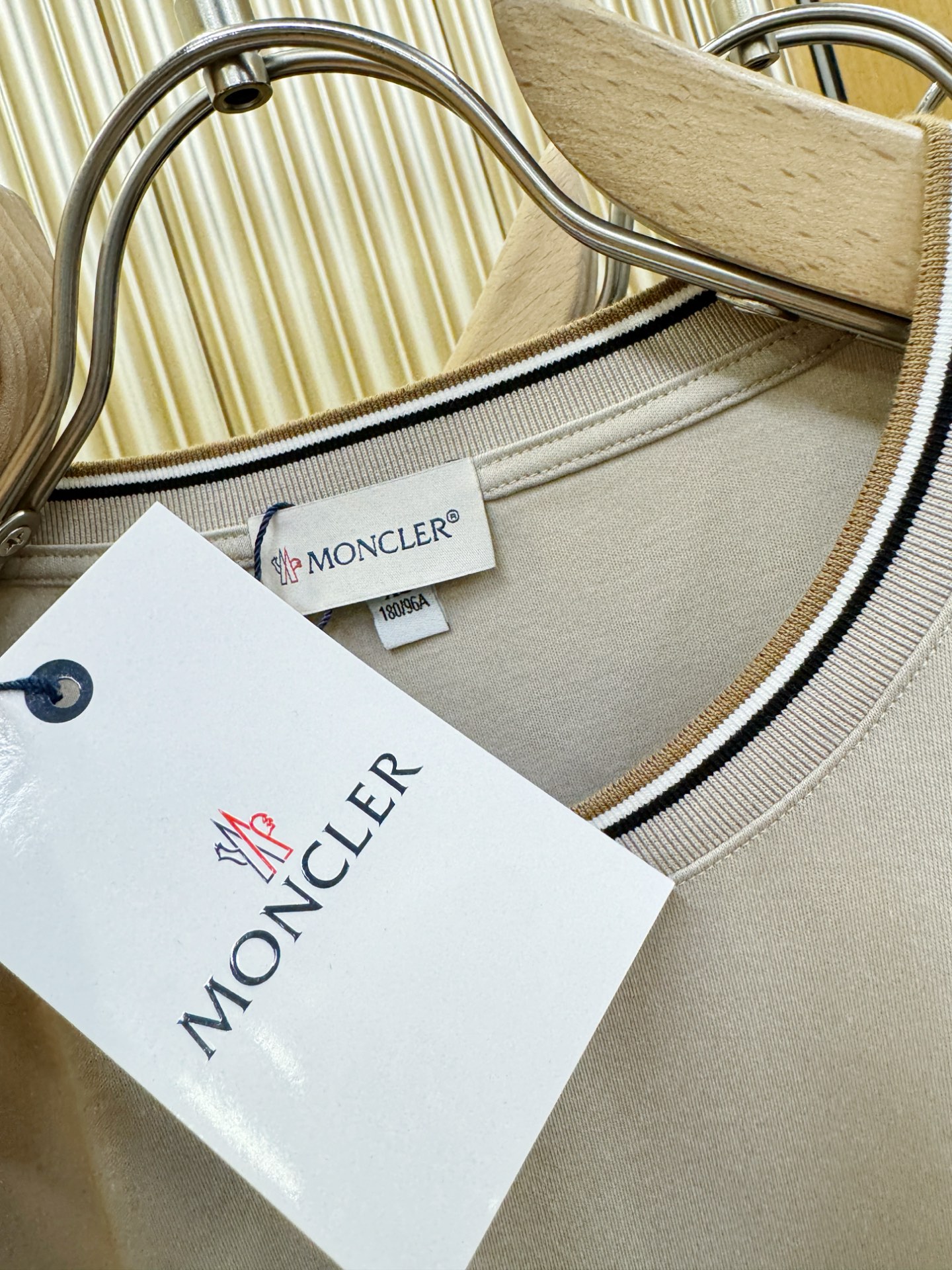 Moncler蒙口 2026新款短袖T恤！男女同款！走秀图案时尚休闲短袖T恤衫！设计logo设计！极具设