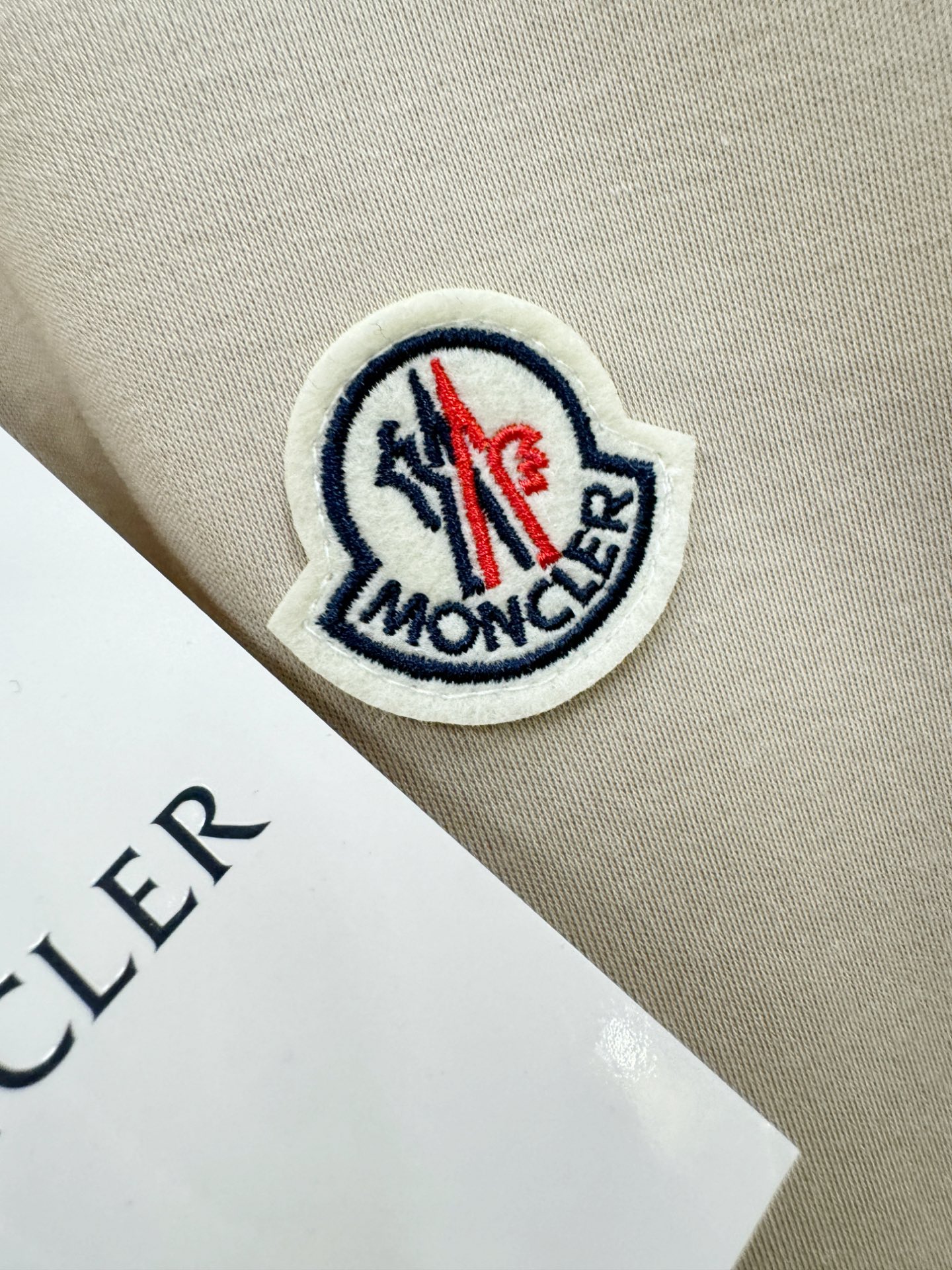 Moncler蒙口 2026新款短袖T恤！男女同款！走秀图案时尚休闲短袖T恤衫！设计logo设计！极具设
