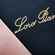(最大可穿240斤) Loro Piana诺悠翩雅 2026春夏新款短袖T恤!走秀图案时尚休闲短袖T恤衫 (最大可穿240斤) Loro Piana诺悠翩雅 2026春夏新款短袖T恤!走秀图案时尚休闲短袖T恤衫