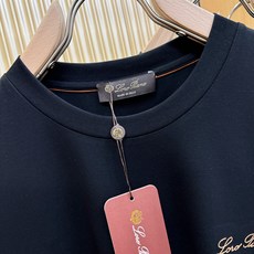 (最大可穿240斤) Loro Piana诺悠翩雅 2026春夏新款短袖T恤!走秀图案时尚休闲短袖T恤衫 (最大可穿240斤) Loro Piana诺悠翩雅 2026春夏新款短袖T恤!走秀图案时尚休闲短袖T恤衫