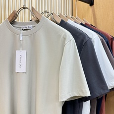 (最大可穿240斤) Dior迪奥2026春夏新款短袖T恤!走秀图案时尚休闲短袖T恤衫!设计logo设计 (最大可穿240斤) Dior迪奥2026春夏新款短袖T恤!走秀图案时尚休闲短袖T恤衫!设计logo设计
