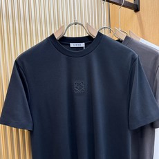 (最大可穿240斤) LOEWE罗意威 2026春夏新款短袖T恤!走秀图案时尚休闲短袖T恤衫!设计log (最大可穿240斤) LOEWE罗意威 2026春夏新款短袖T恤!走秀图案时尚休闲短袖T恤衫!设计log