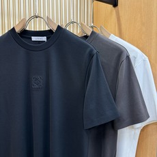 (最大可穿240斤) LOEWE罗意威 2026春夏新款短袖T恤!走秀图案时尚休闲短袖T恤衫!设计log (最大可穿240斤) LOEWE罗意威 2026春夏新款短袖T恤!走秀图案时尚休闲短袖T恤衫!设计log