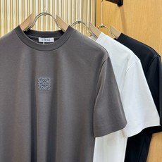 (最大可穿240斤) LOEWE罗意威 2026春夏新款短袖T恤!走秀图案时尚休闲短袖T恤衫!设计log (最大可穿240斤) LOEWE罗意威 2026春夏新款短袖T恤!走秀图案时尚休闲短袖T恤衫!设计log