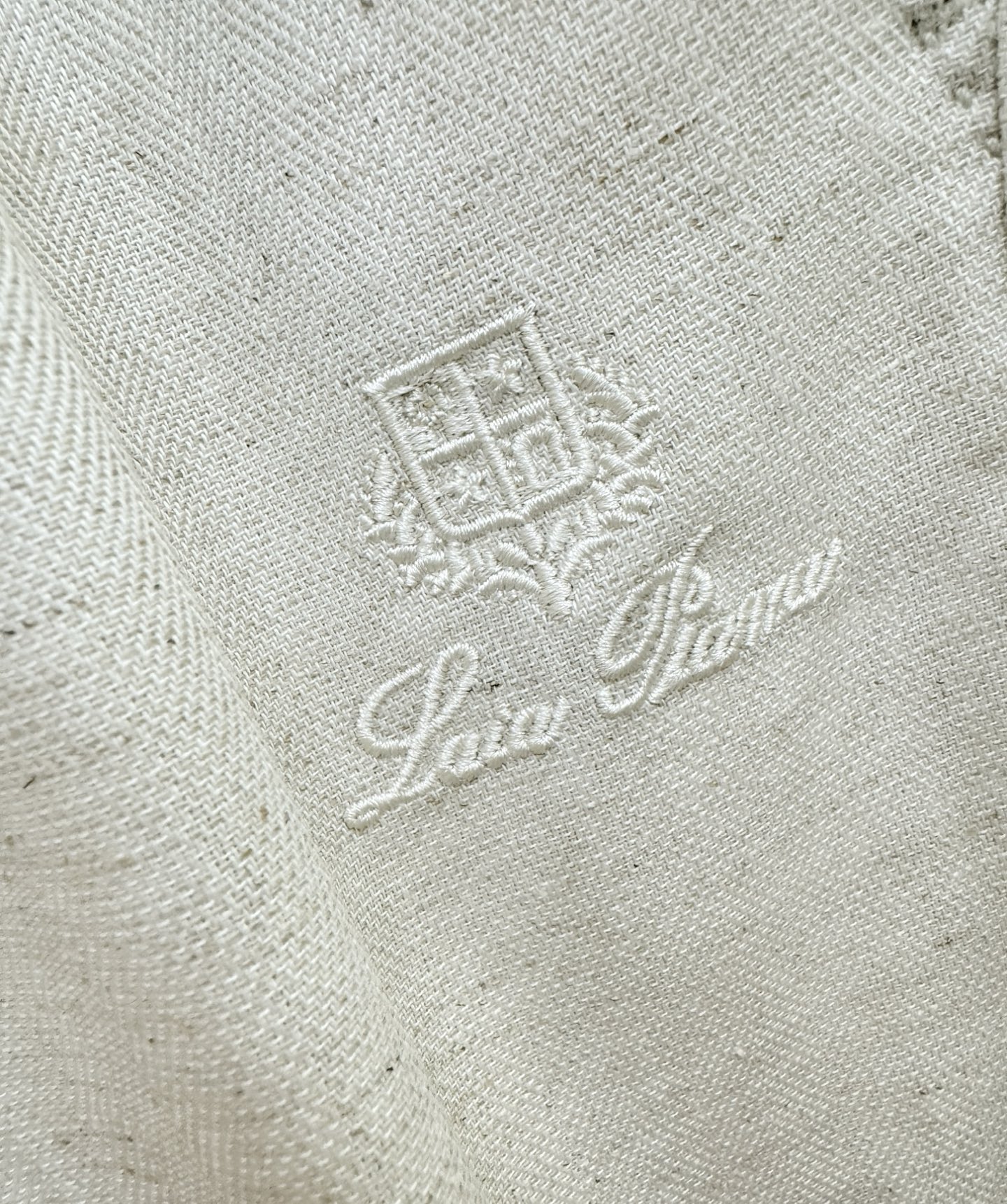 Loro Piana诺悠翩雅 2026春夏专柜同款亚麻休闲裤，100%亚麻面料，休闲的氛围感拉满，亚麻面