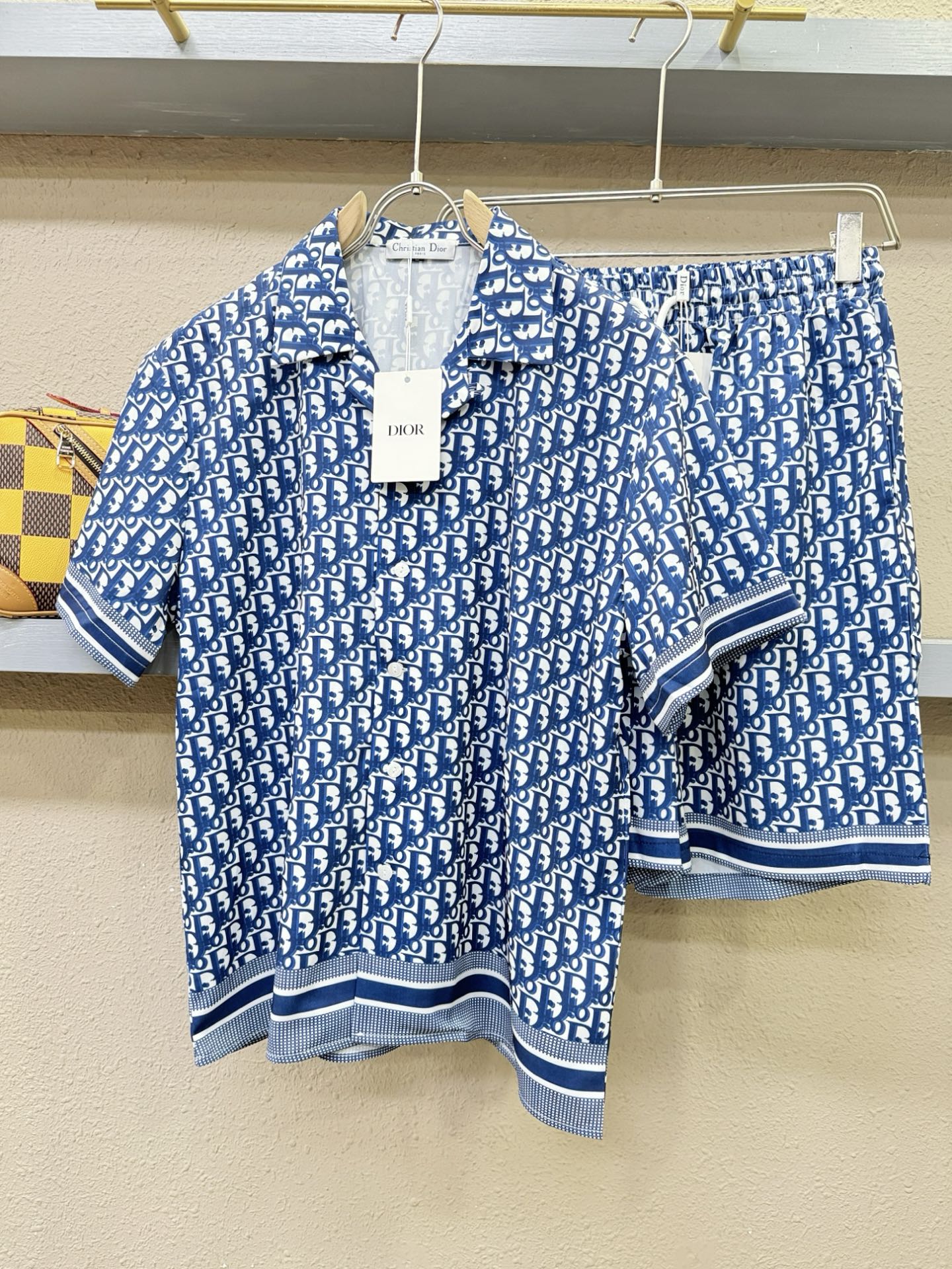 高定款(真丝面料升级 ) Dior迪奥 最大可穿250斤,新款真丝套装,男女同款家居服套装,定制真丝面料,不抽丝!睡衣套 高定款(真丝面料升级 ) Dior迪奥 最大可穿250斤,新款真丝套装,男女同款家居服套装,定制真丝面料,不抽丝!睡衣套
