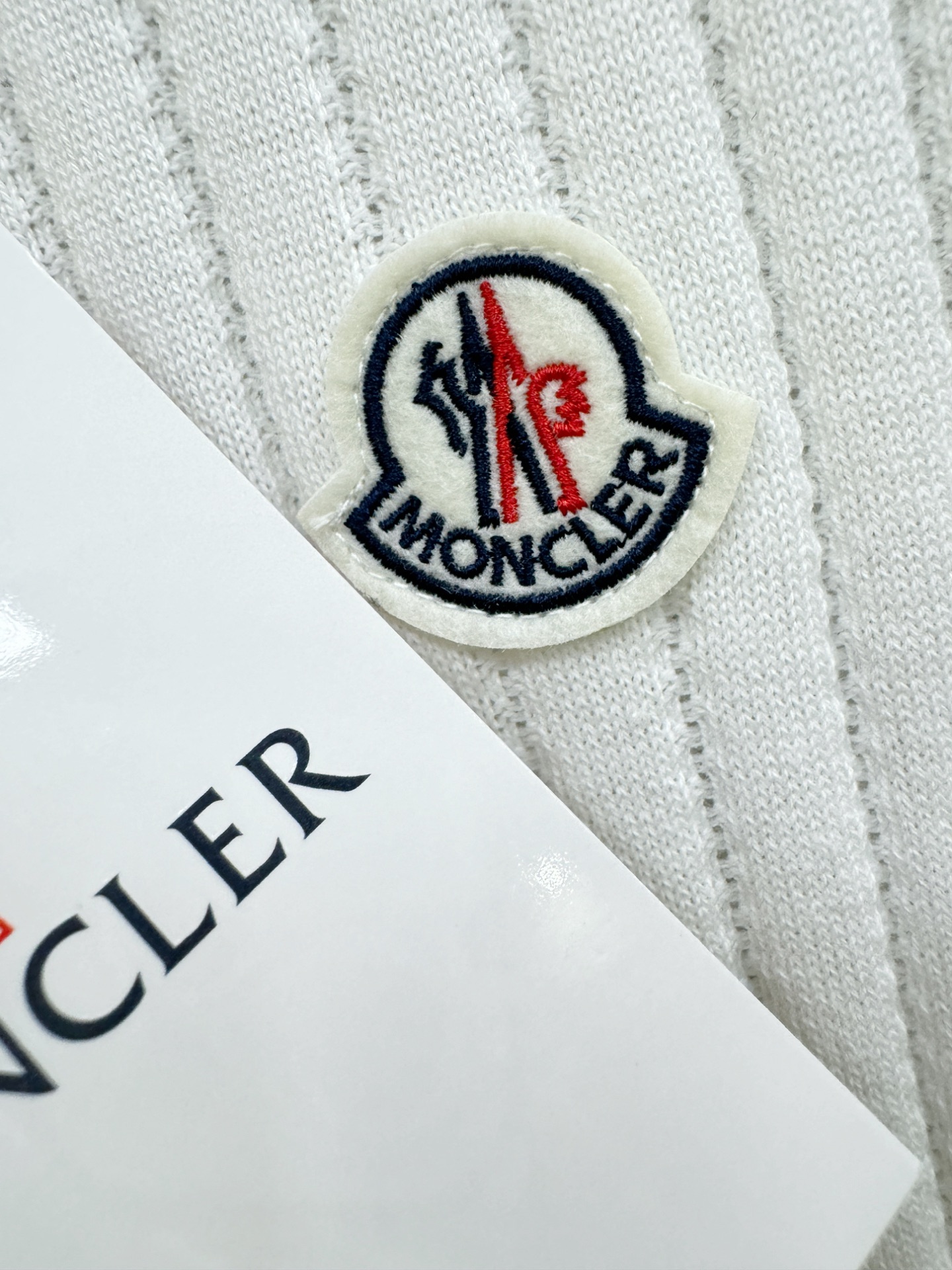 Moncler蒙口 2026春夏新品针织短袖，进口针织面料，手感柔软。顶级进口私货，时尚设计潮流短袖针织