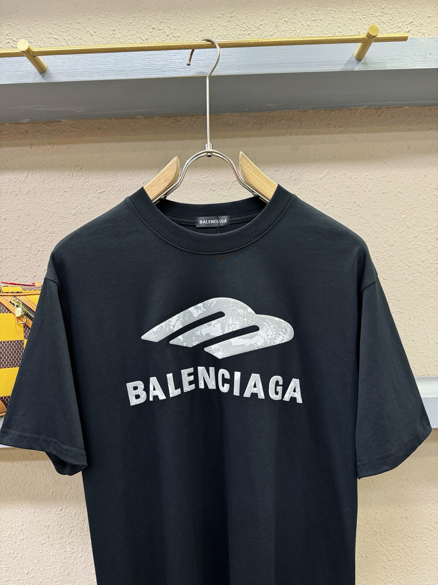Balenciaga巴黎世家 2026新款短袖T恤！男女同款！走秀图案时尚休闲短袖T恤衫！设计logo设计！极具设计精选