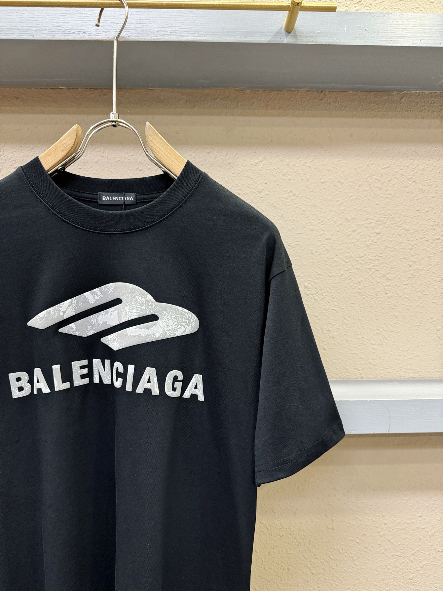 Balenciaga巴黎世家 2026新款短袖T恤！男女同款！走秀图案时尚休闲短袖T恤衫！设计logo设计！极具设计精选