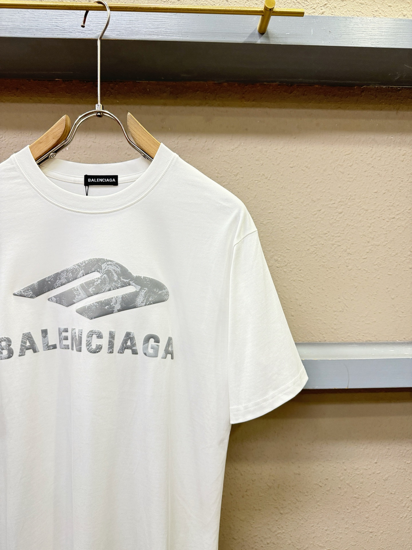 Balenciaga巴黎世家 2026新款短袖T恤！男女同款！走秀图案时尚休闲短袖T恤衫！设计logo设计！极具设计精选